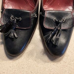 Black leather vintage tassel pumps